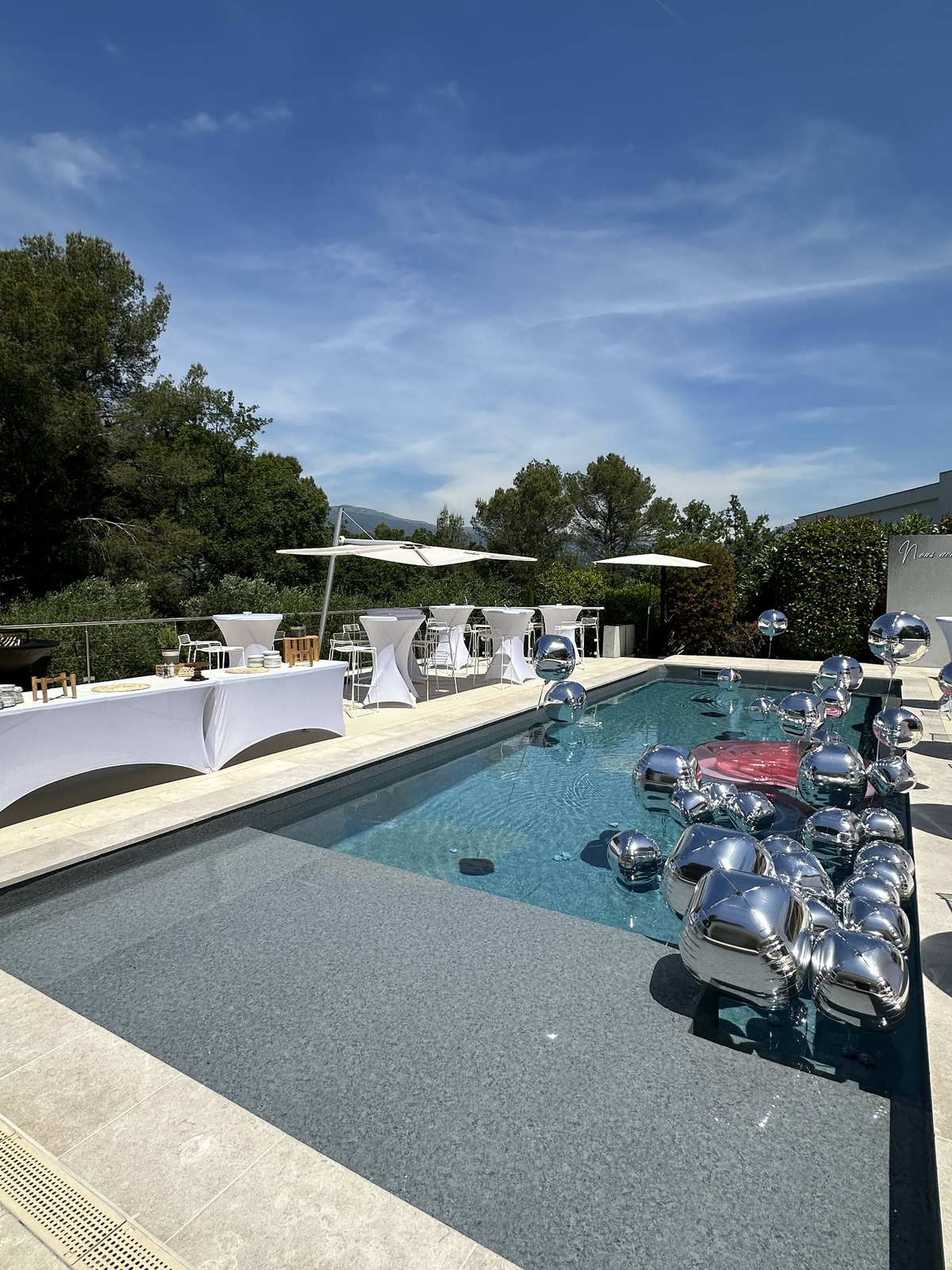 anniversaire de mariage agence évènementielle spécialisée dans la location de mobilier événementiel et la création et organisation d'évènement dans le sud de la France de st tropez à Monaco organise des mariage anniversaire soirées d'entreprise